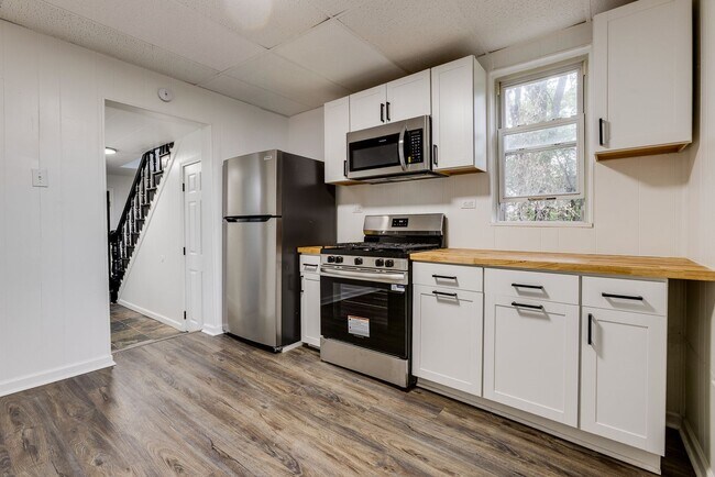 Primary Photo - 955 E Warrington Ave