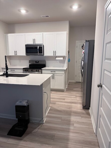 Building Photo - 773 Moray Ln