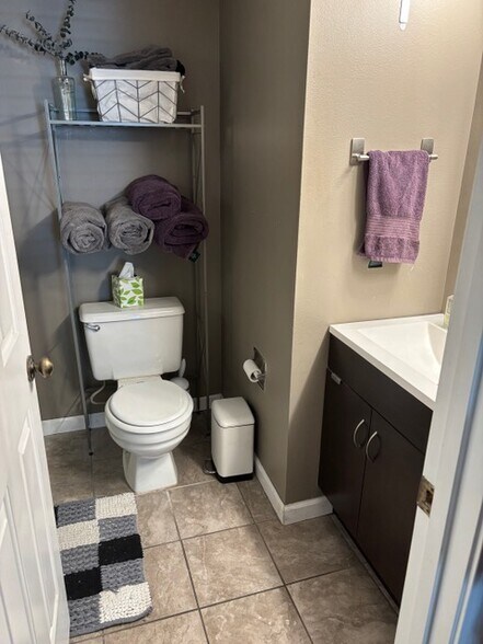 Building Photo - 1435 Bobolink Pl