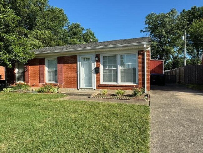 Building Photo - 2511 Meadow Dr