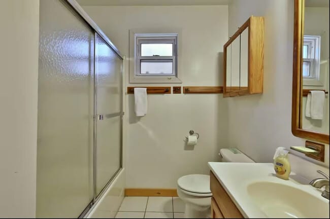 Building Photo - 4155 Lake Shore Dr