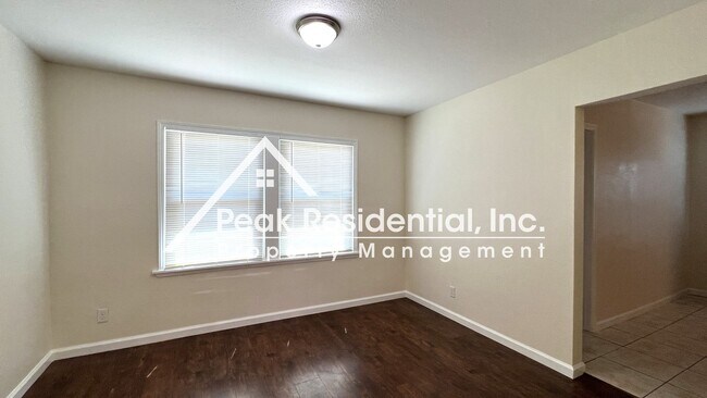 Building Photo - Very Nice 3bd/1ba House with 2 Car Garage