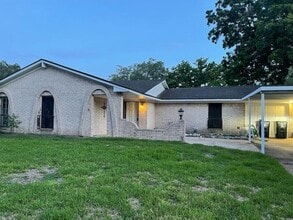 Building Photo - 103 Bluebonnet St