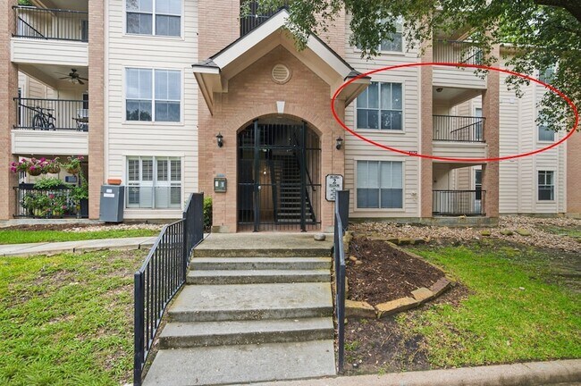 Building Photo - 8051 Bay Branch Dr