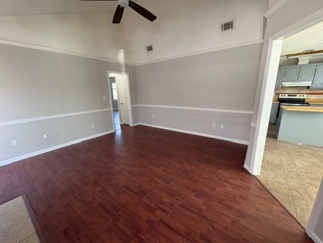 Building Photo - 3909 Almon Dr