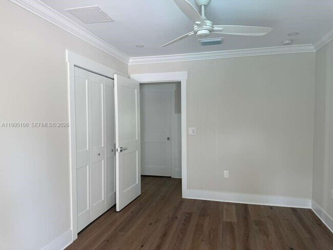 Building Photo - 55 N Sewalls Point Rd