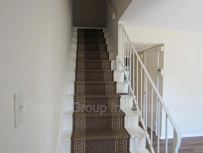 Building Photo - 800 St Denis Ct