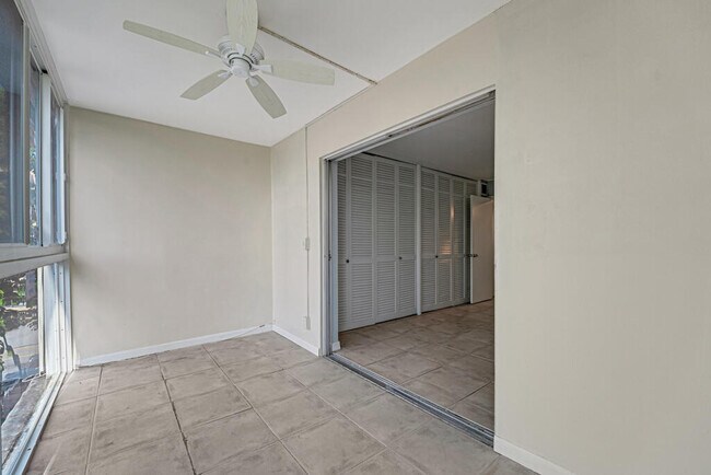 Building Photo - 3915 S Flagler Dr