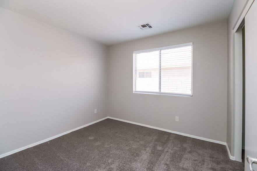Building Photo - 8213 W Papago St