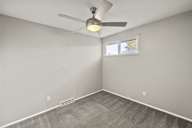 Building Photo - 2022 Northglen Dr