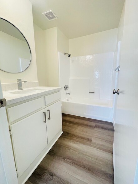 Building Photo - 112 S St Andrews Pl