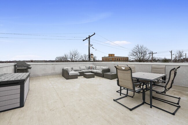 Building Photo - 127 E 8th Ave