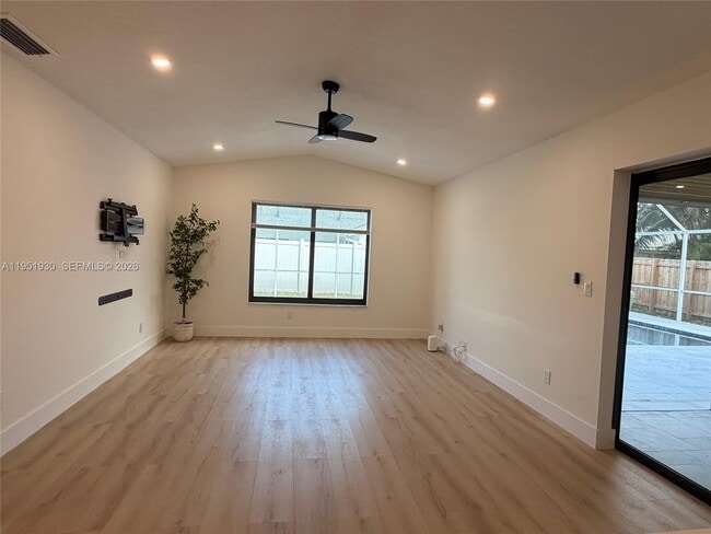 Building Photo - 1462 SW 25th Ave