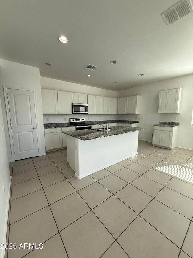 Building Photo - 4620 S 104th Gln