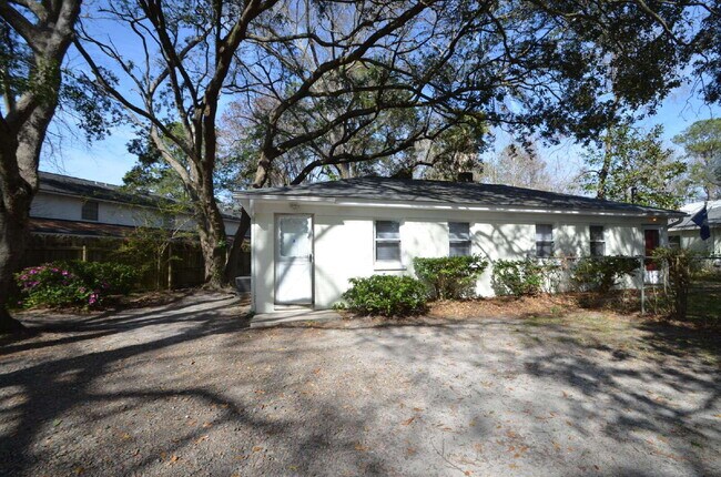 Building Photo - 1618 Acacia St