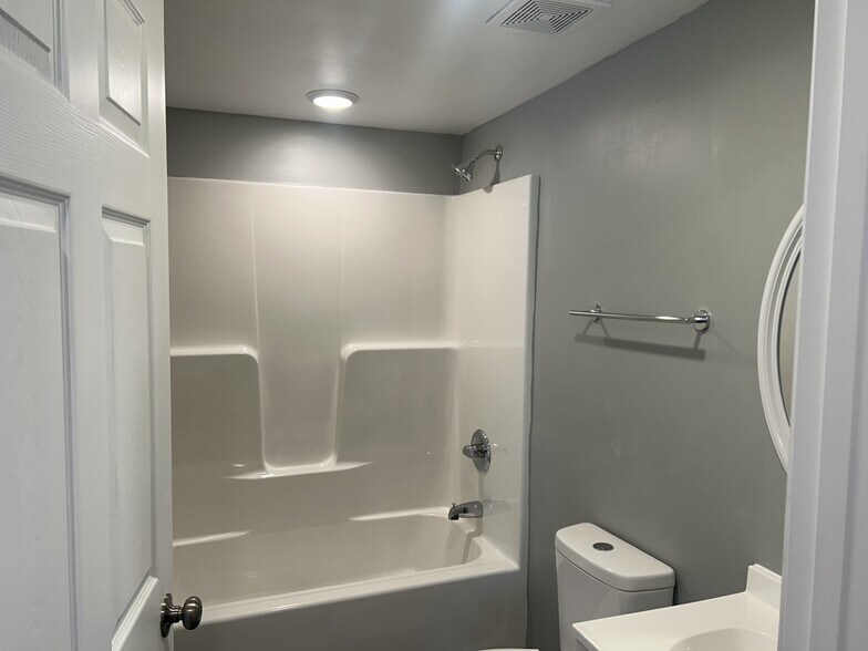 Building Photo - 113 Larry St