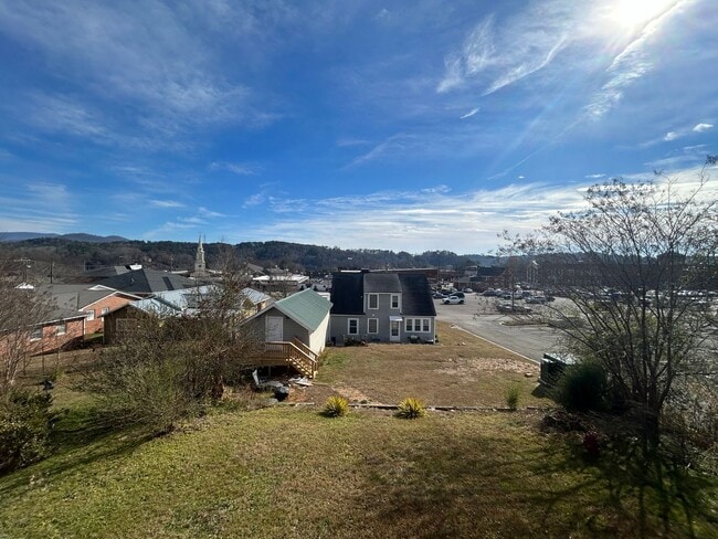 Building Photo - Furnished 2/2 House in Downtown Ellijay- $1,995