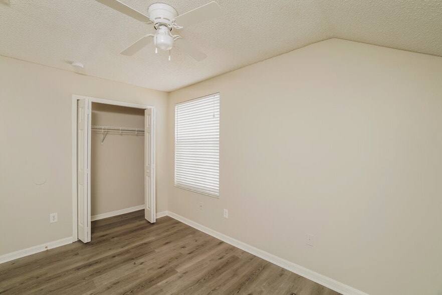 Building Photo - 6035 Pointe Pleasant Blvd