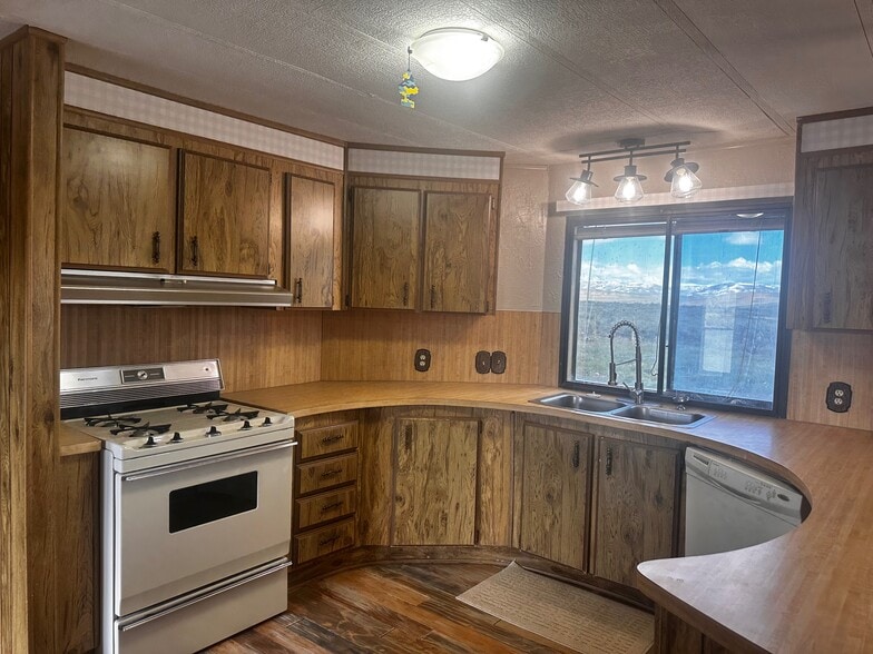 Kitchen - 258 County Road 342