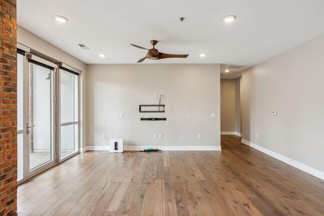 Building Photo - 105 N Riverview St