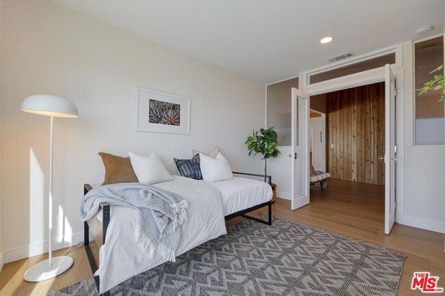 Building Photo - 211 Bellino Dr