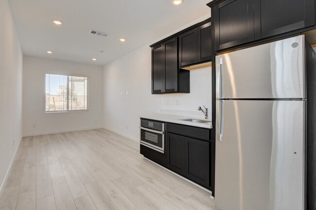 Building Photo - NEW NEXT GEN 4 Bedroom, 2 Story Home in CADENCE!