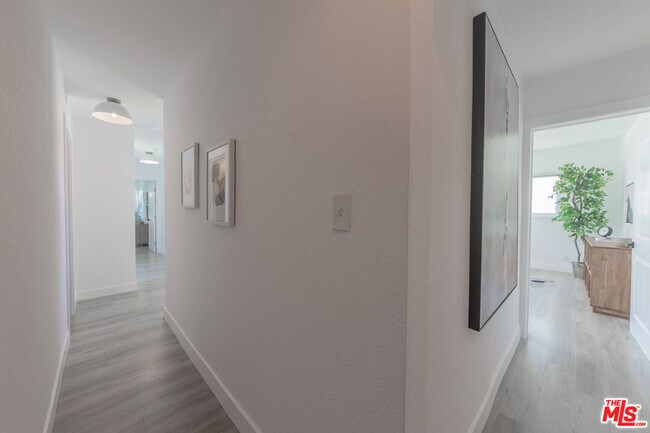 Building Photo - 3914 Somerset Dr