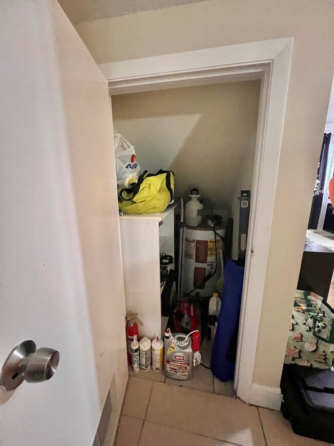 Building Photo - 6604 Dockside Cir