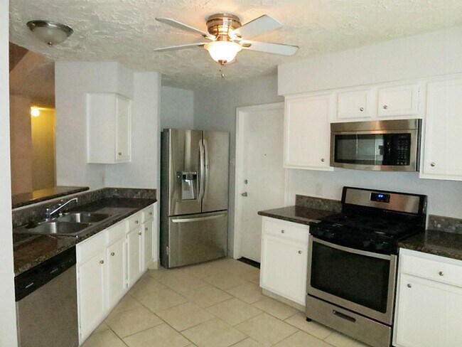 Building Photo - 327 Capehill Dr