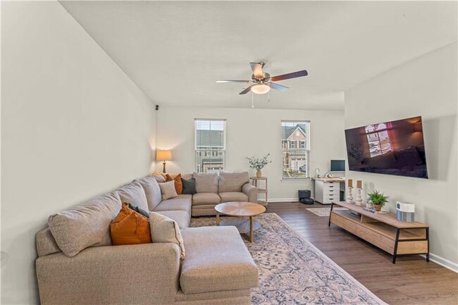 Building Photo - 484 Greenwood Dr