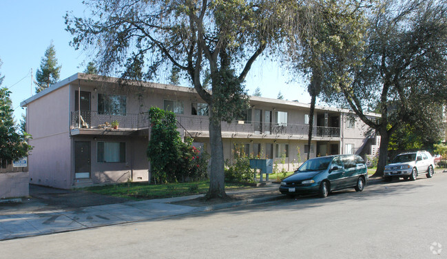 Building Photo - Carmel Plaza Apartments