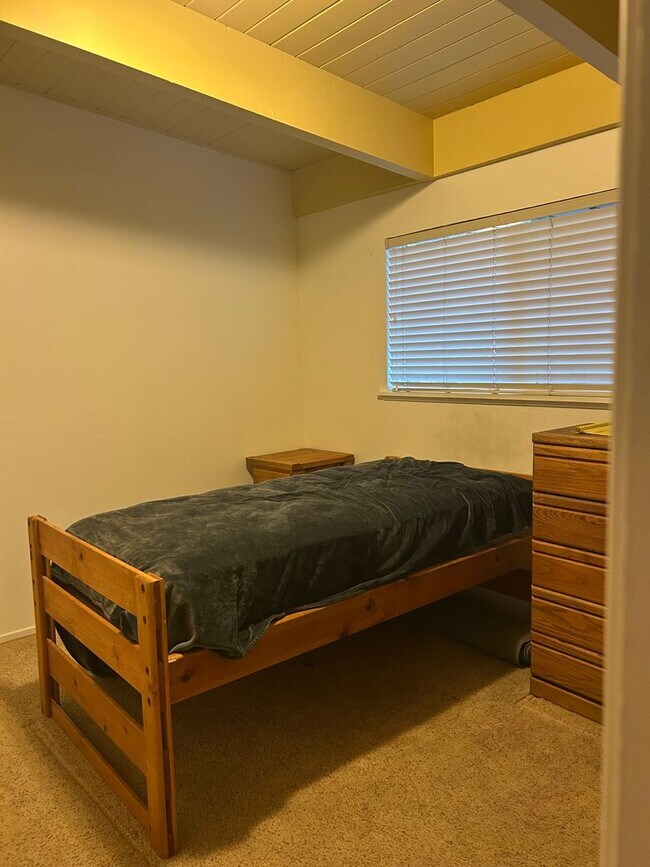 Building Photo - 1147 Dedi Ave