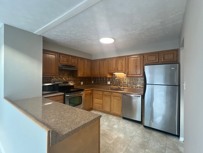 Building Photo - 2748 Hunters Point Dr