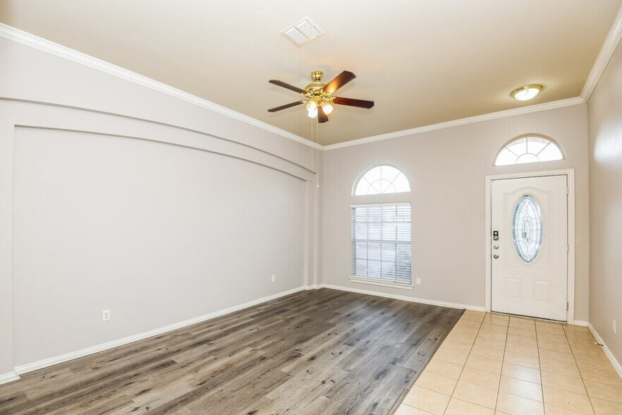 Building Photo - 1100 Hillwood Dr