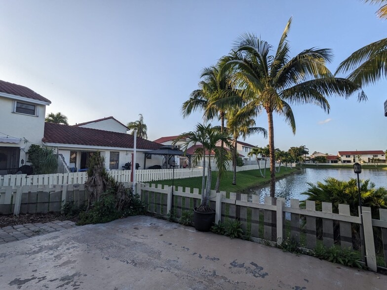 Building Photo - 2711 San Remo Cir