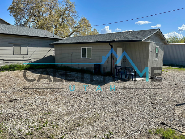 Primary Photo - 1496 W Parkway Ave
