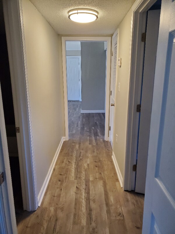 Building Photo - 601 Riverhill Cir