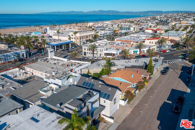 Building Photo - 1125 Manhattan Ave