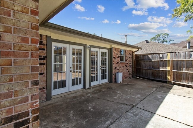 Building Photo - 5818 Silver Frst Dr