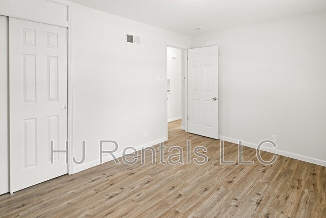 Building Photo - 9632 Cutler Dr