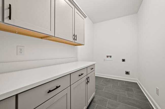 Building Photo - 38405 Parliament Dr