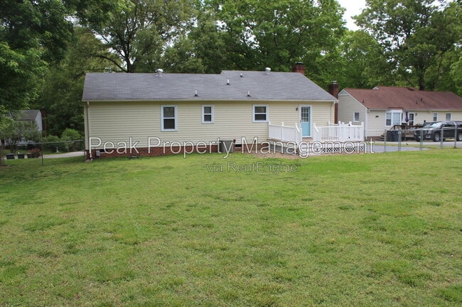 Building Photo - 6452 Lakeway Dr