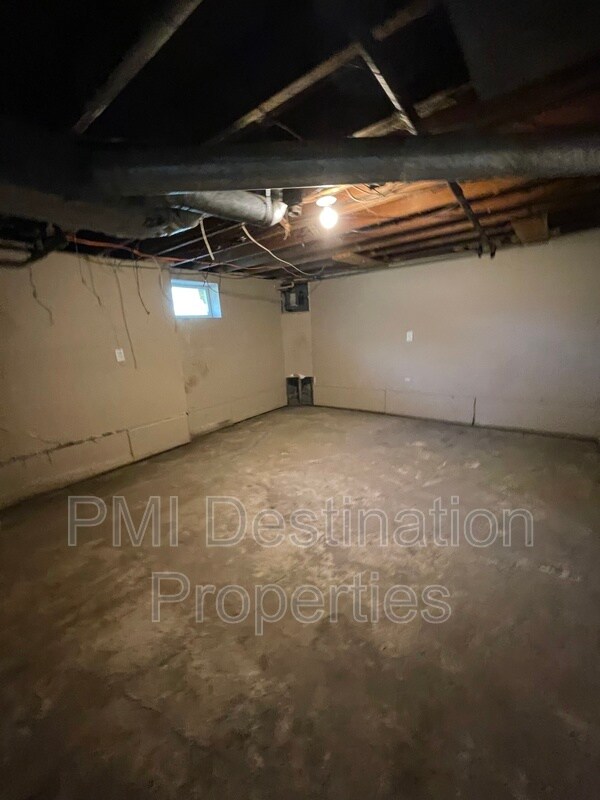 Building Photo - 5528 Parkview Ave