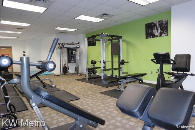 Building Photo - 350 N Main St