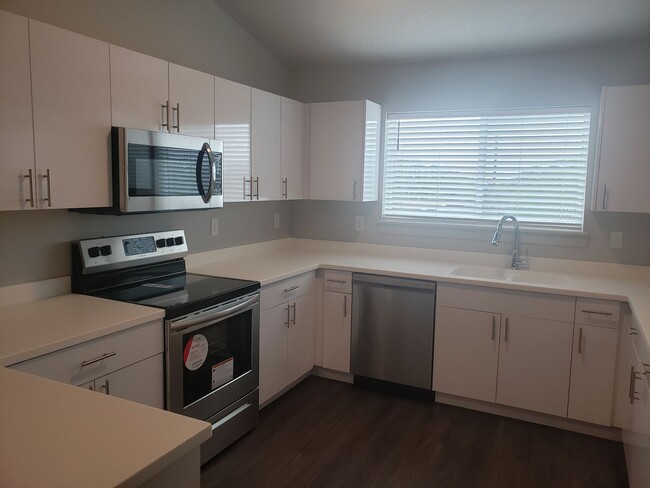 Building Photo - New 2 Bed 1 Bath in Orem!!