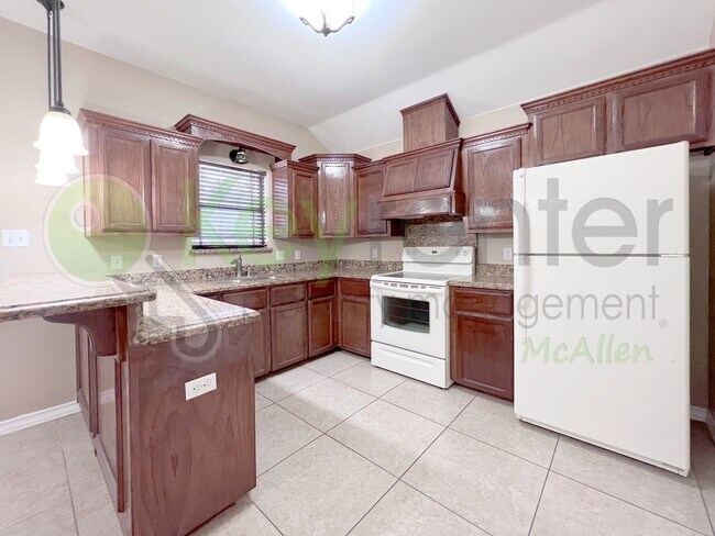 Building Photo - Beautiful 3b /2 bath home in McAllen