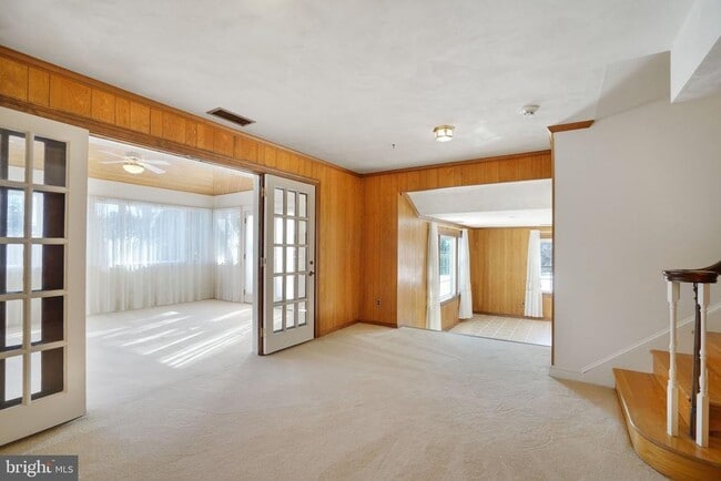 Building Photo - 513 Cathedral Dr