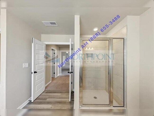 Building Photo - Beautiful Home for Lease in Locust Grove