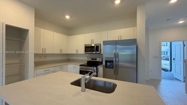 Building Photo - 1077 SE 2nd St