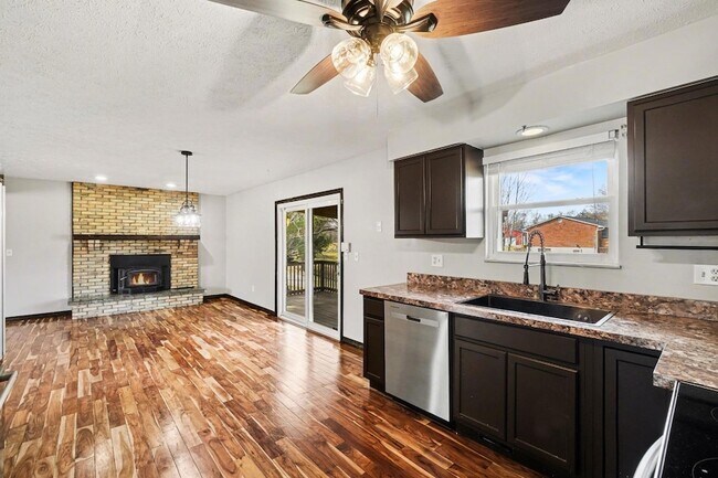 Building Photo - 24981 State Line Rd